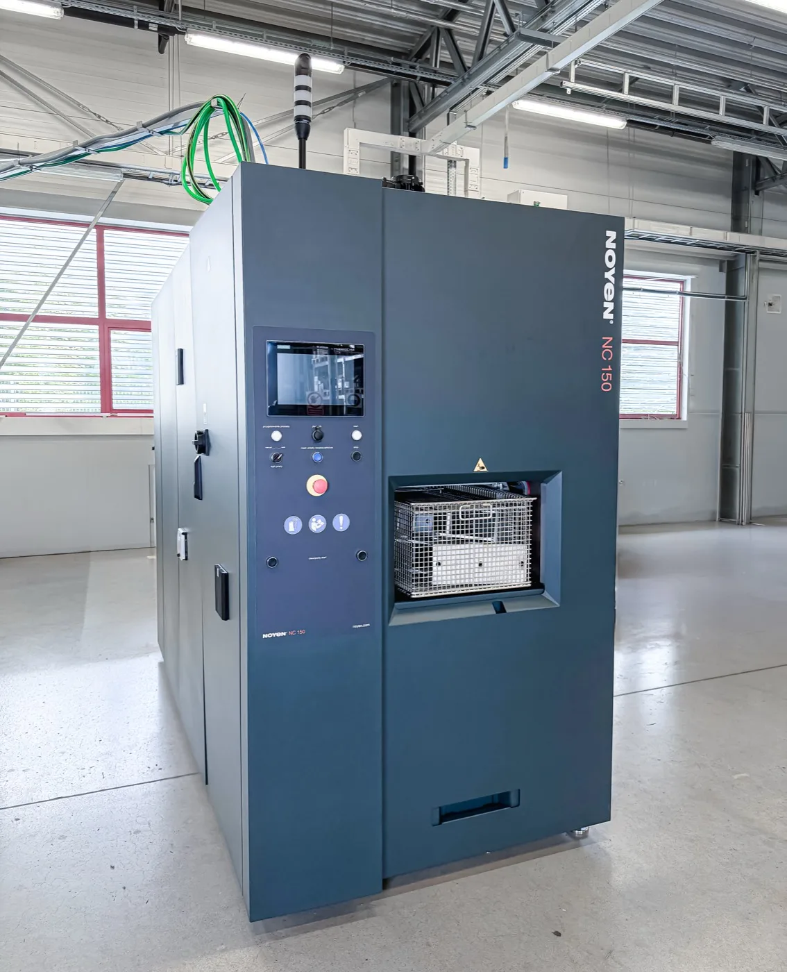 Compact 150 NOYEN NC 150 - Frontansicht mit Teilekorb